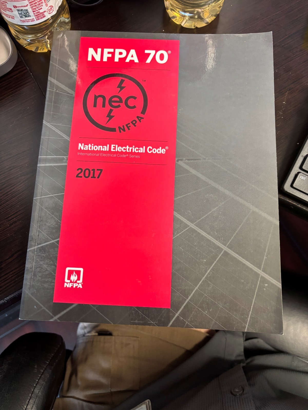National Electrical Code 2017 by (NFPA) National Fire Protection Association pb