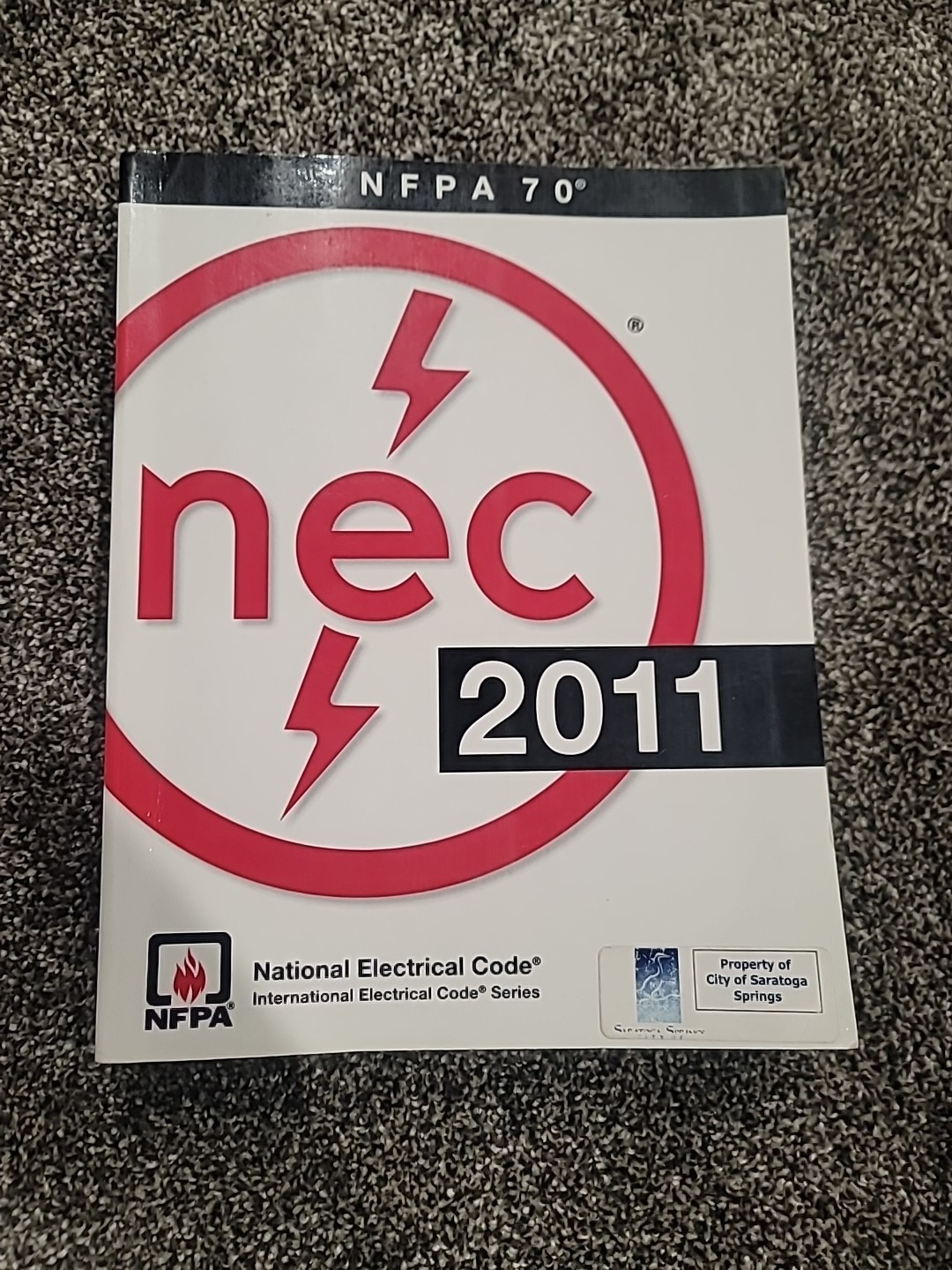 NFPA 70, National Electrical Code : 2011 Edition by National Fire Protection…