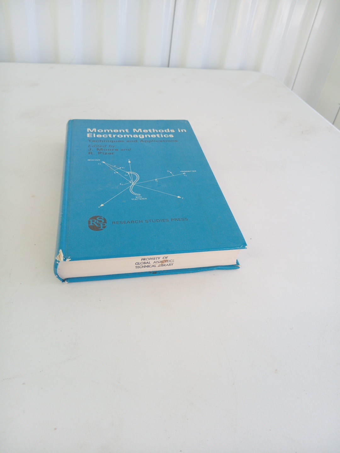 Moment Methods In Electromagnetics By Moore & Pizer