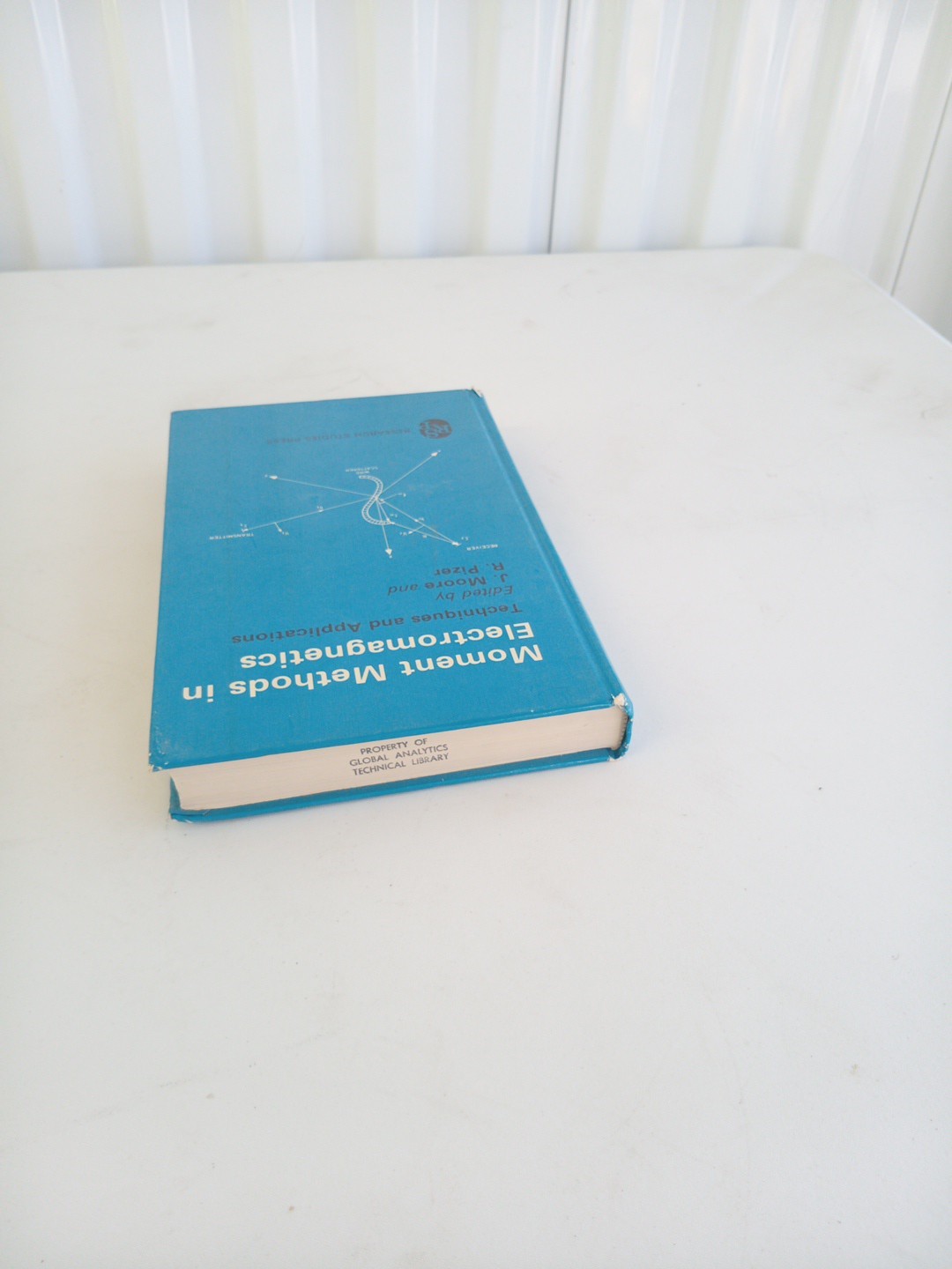 Moment Methods In Electromagnetics By Moore & Pizer