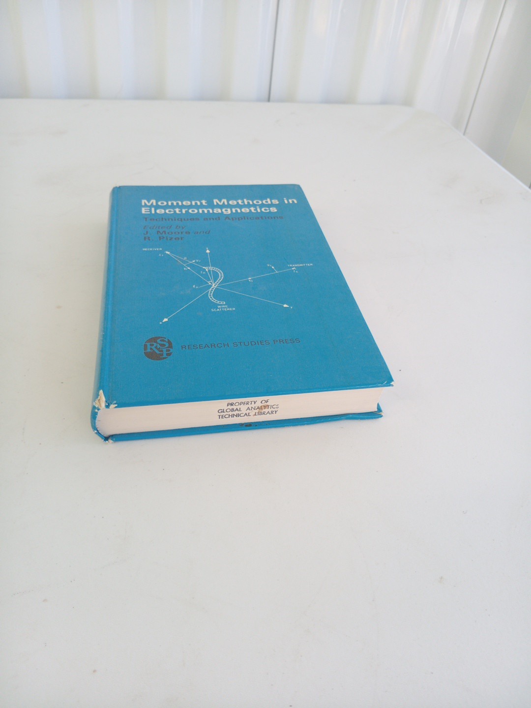 Moment Methods In Electromagnetics By Moore & Pizer