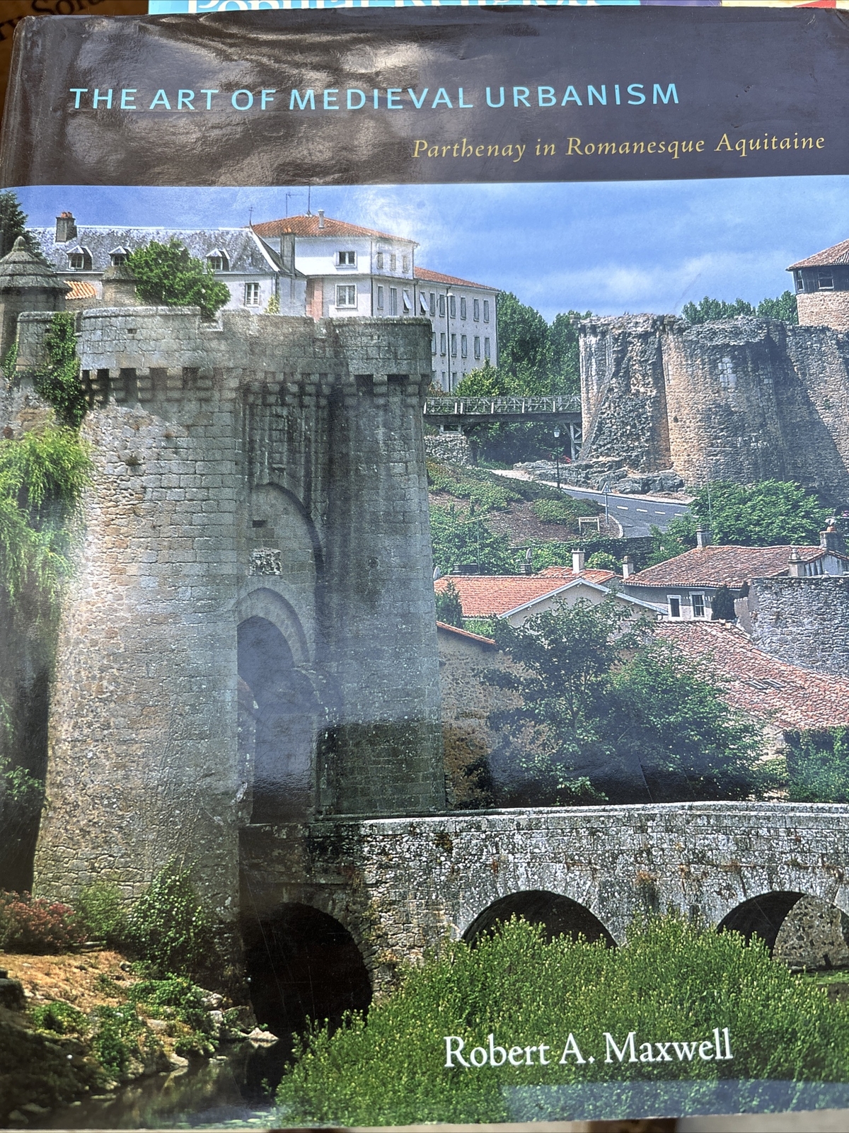 The Art Of Medieval Urbanism Parthenay In Romanesque Aquitaine Robert Maxwell